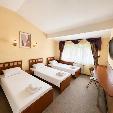 Leo 3* Lviv