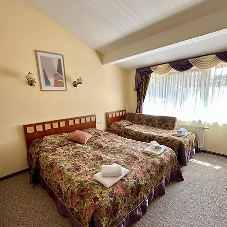 Leo Hotel